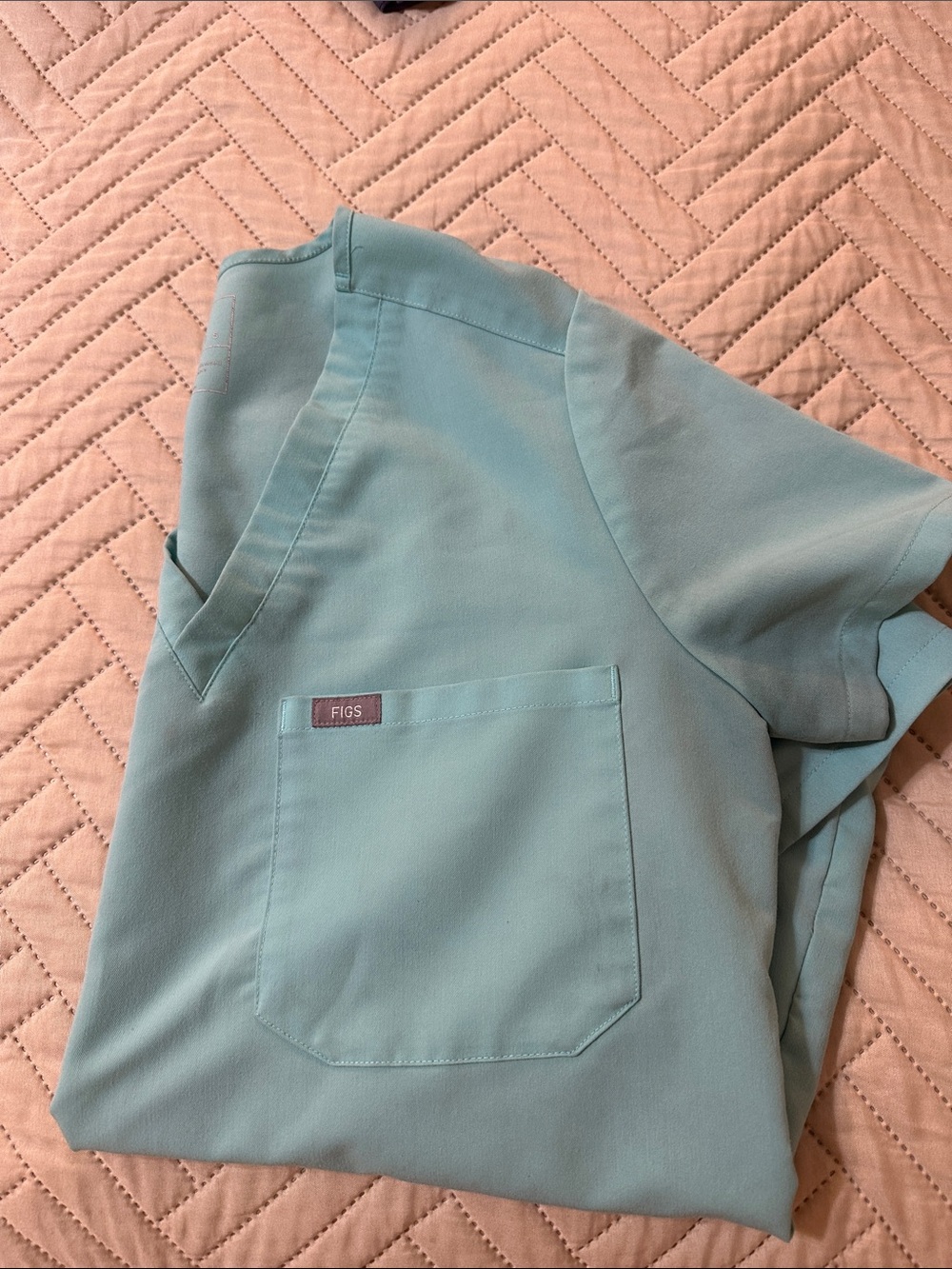 FIGS Womenโs V-Neck Scrub Top